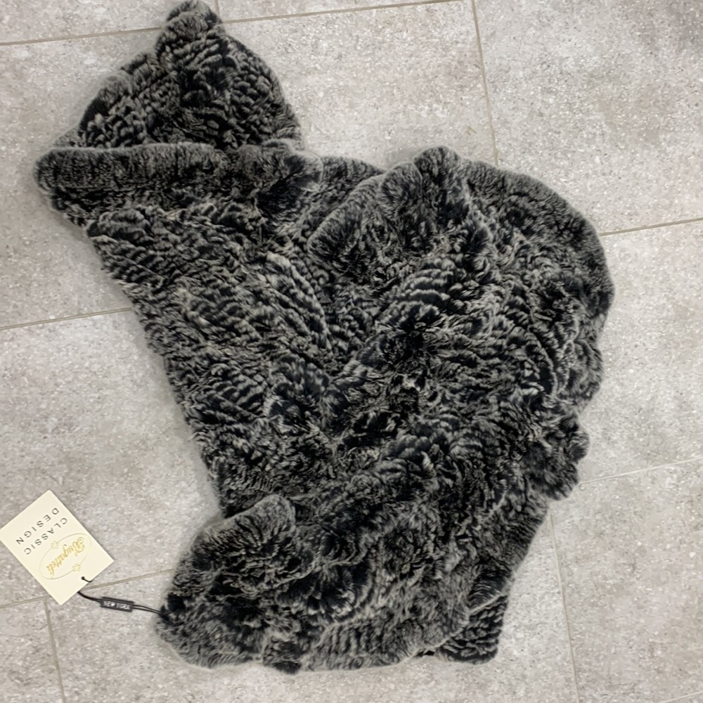 Bugatteli 100% Genuine Rex Rabbit Fur Shawl
